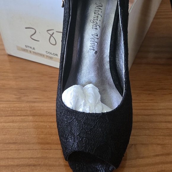 Midnight Velvet Elegant Black Lace Heels - Picture 1 of 5